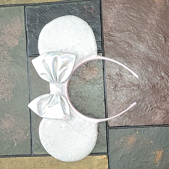 NEW Disney Minnie Mouse Ears Headband,  Platinum, NWOT - Picture 3 of 9